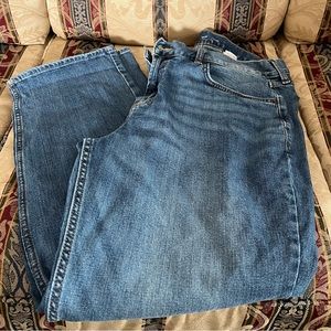 Old Navy men’s  loose built in flex jeans. 38/30 hardly worn. In great condition